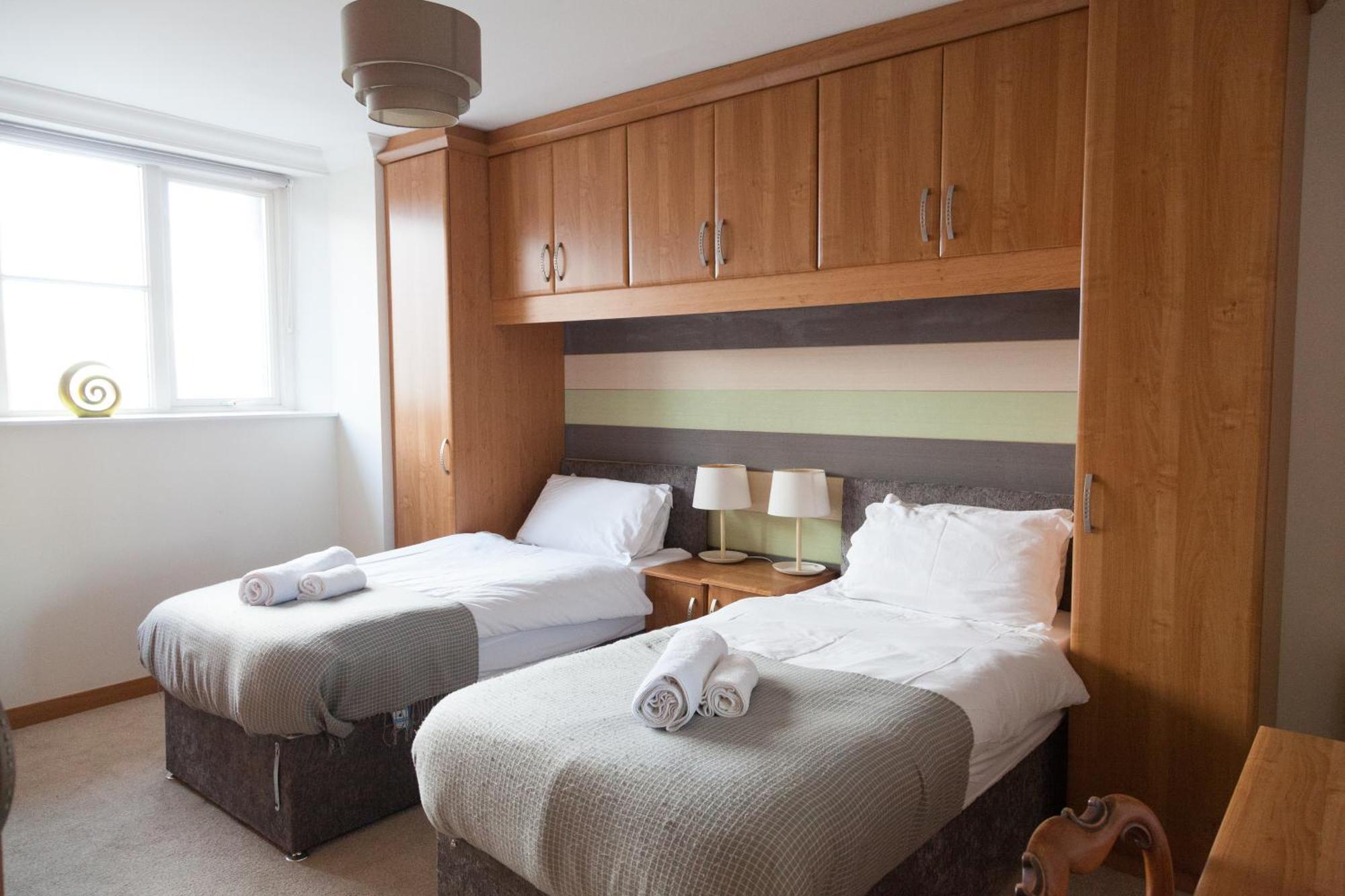Weekly & Monthly Stays In Penthouse For Contractors Or Leisure Single Or Superking Beds Available バーケンヘッド エクステリア 写真