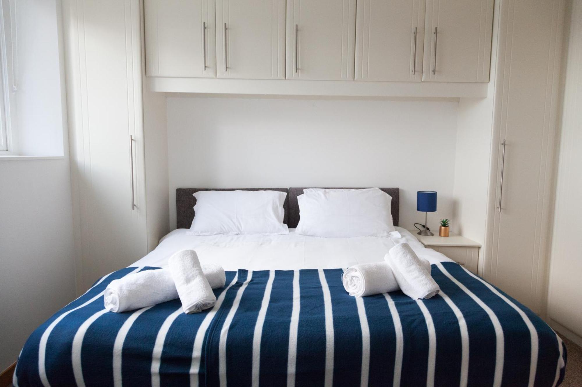 Weekly & Monthly Stays In Penthouse For Contractors Or Leisure Single Or Superking Beds Available バーケンヘッド エクステリア 写真