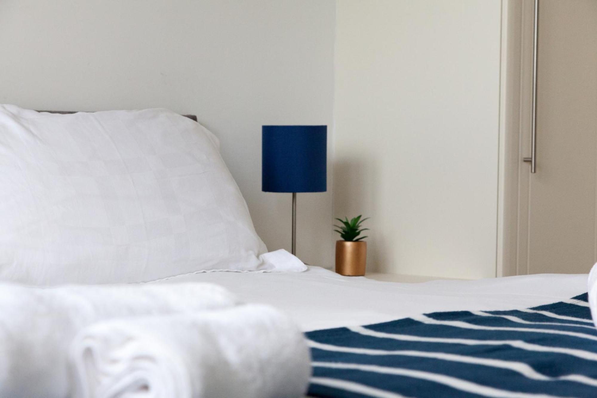 Weekly & Monthly Stays In Penthouse For Contractors Or Leisure Single Or Superking Beds Available バーケンヘッド エクステリア 写真