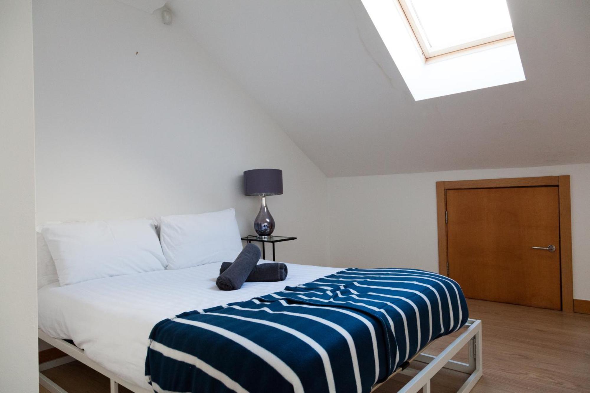 Weekly & Monthly Stays In Penthouse For Contractors Or Leisure Single Or Superking Beds Available バーケンヘッド エクステリア 写真