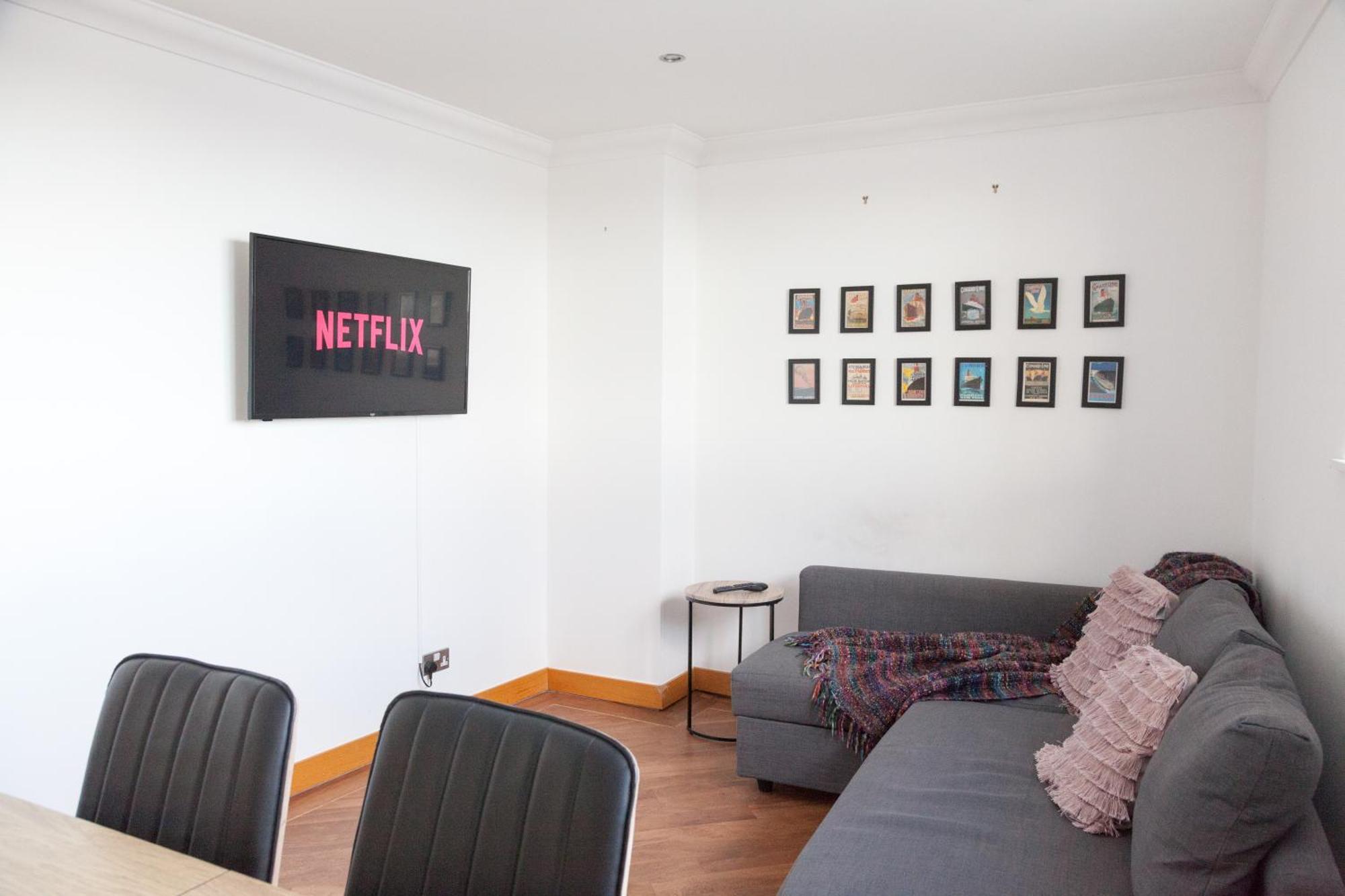 Weekly & Monthly Stays In Penthouse For Contractors Or Leisure Single Or Superking Beds Available バーケンヘッド エクステリア 写真
