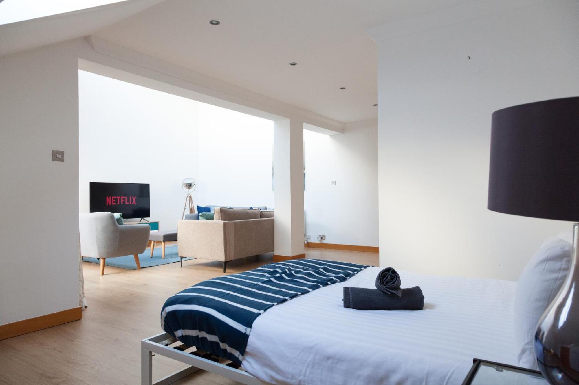 Weekly & Monthly Stays In Penthouse For Contractors Or Leisure Single Or Superking Beds Available バーケンヘッド エクステリア 写真
